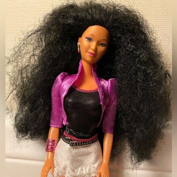 Mystery Barbie?? - Picture 2 of 10